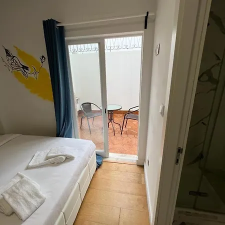 Oeiras Beach Guest House Проживание в семье