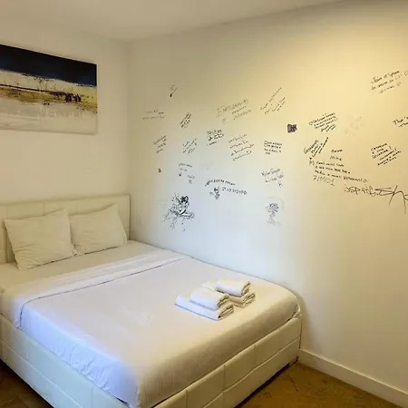 Проживание в семье Oeiras Beach Guest House Оэйраш